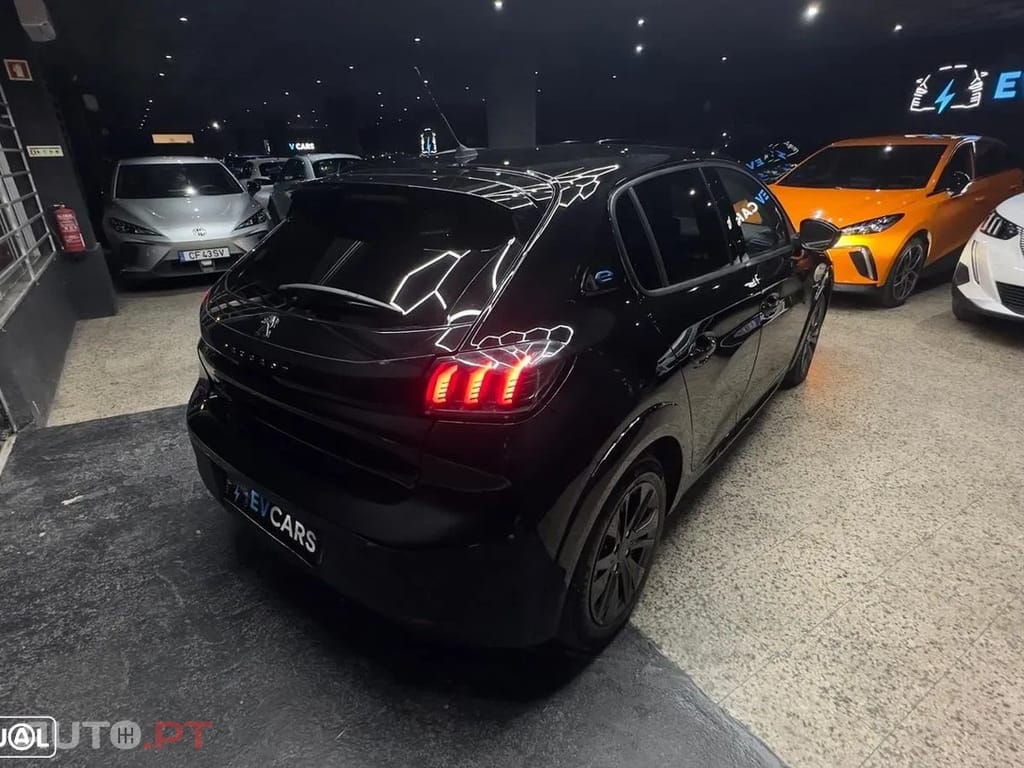 Peugeot E-208 50 kWh Active