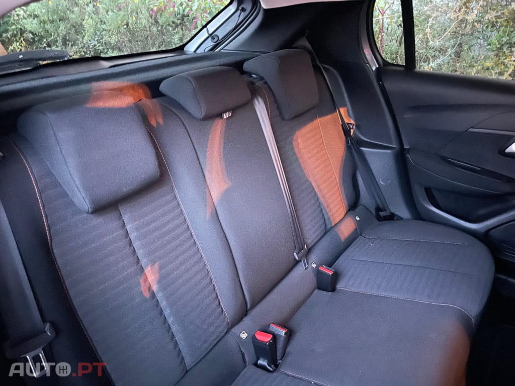 Peugeot 208 1.2 PureTech Allure EAT8