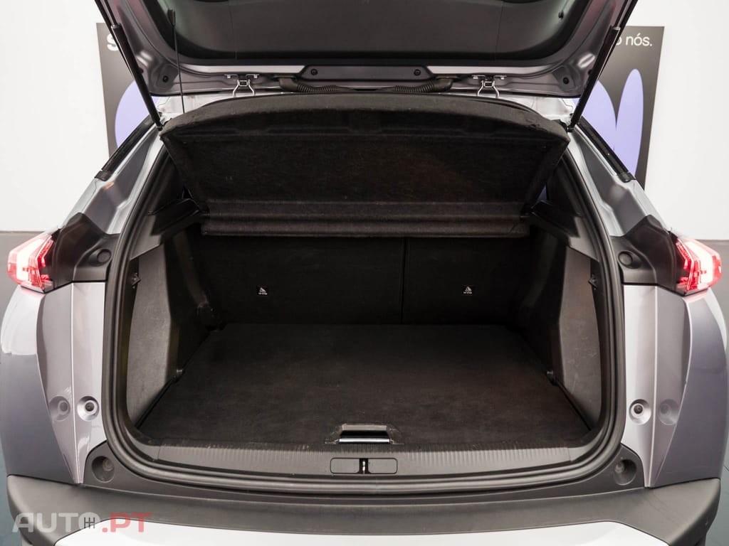 Peugeot E-2008 50 kWh Active Pack