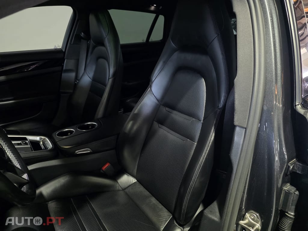 Porsche Panamera 4 E-Hybrid Executive
