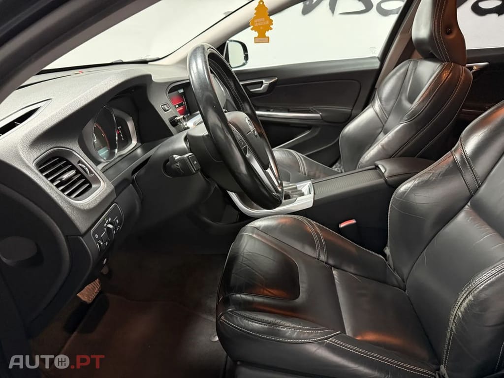 Volvo V60 D6 Plug-In-Hybrid AWD Geartronic Summum