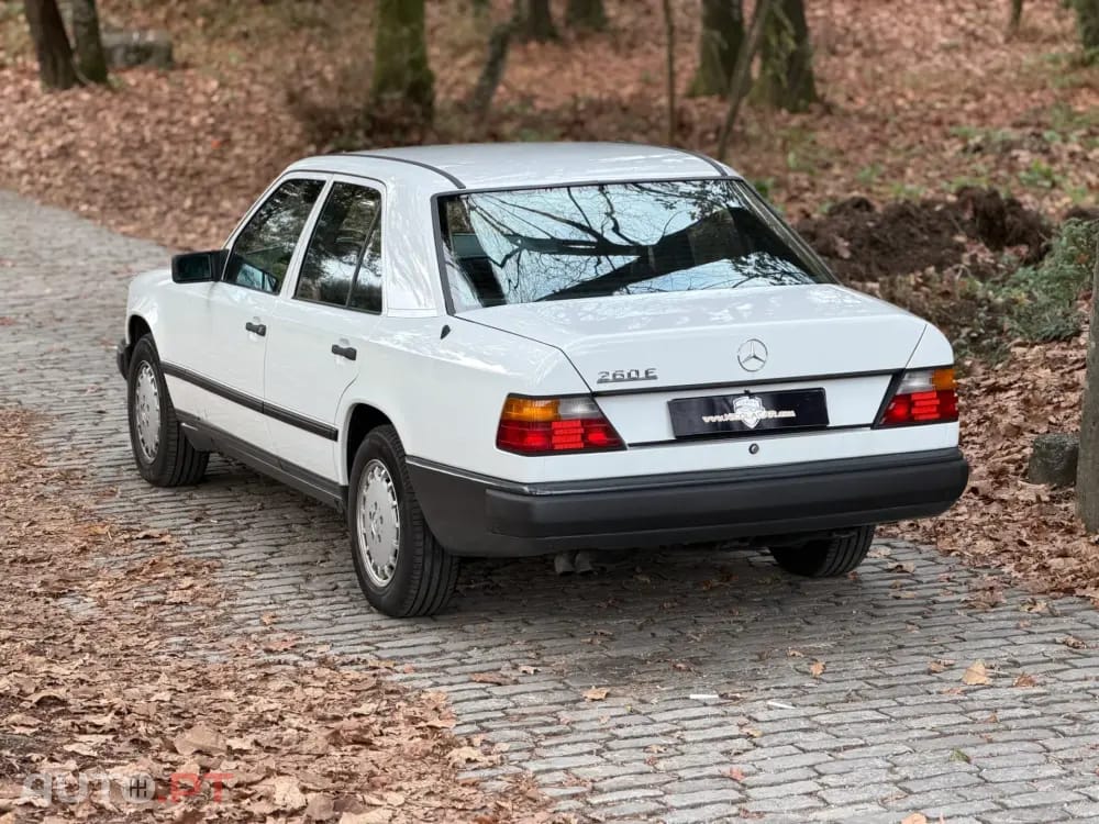 Mercedes-Benz 260 260 E