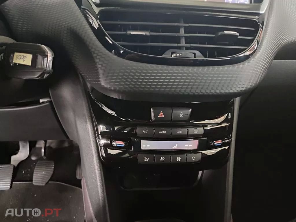 Peugeot 2008 1.6 e-HDi Active