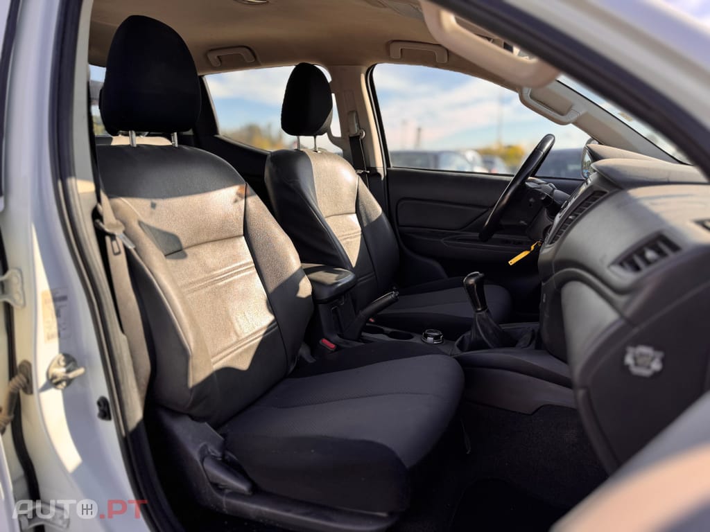 Mitsubishi L200 2.3 DI-D CD Invite 4WD