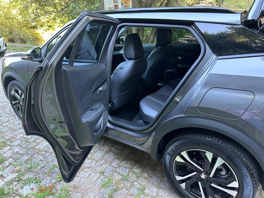 Peugeot 2008 1.5 BlueHDi Allure EAT8