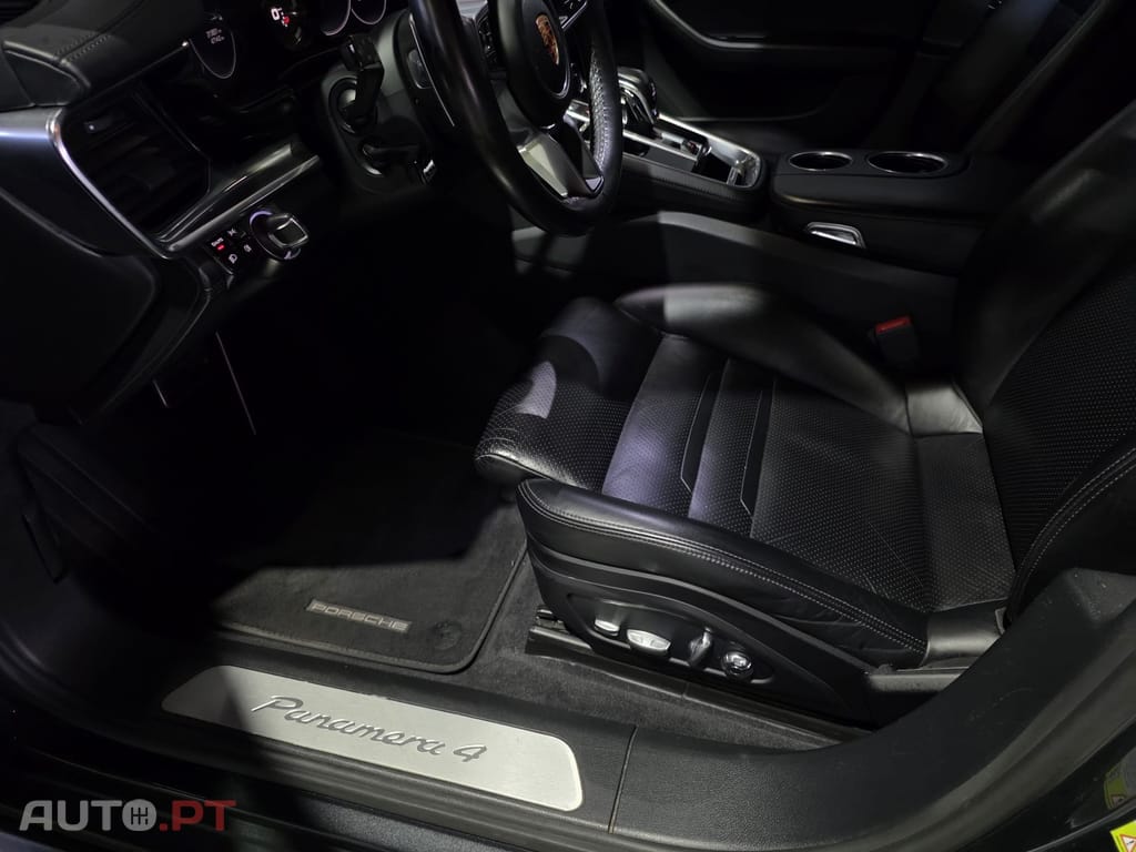 Porsche Panamera 4 E-Hybrid Executive