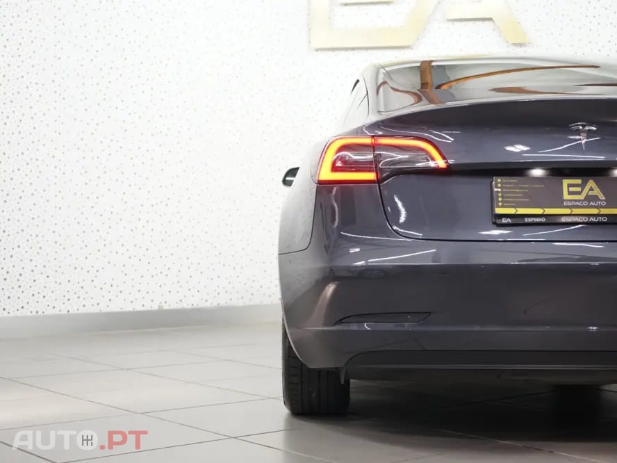 Tesla Model 3 Standard Range Plus RWD