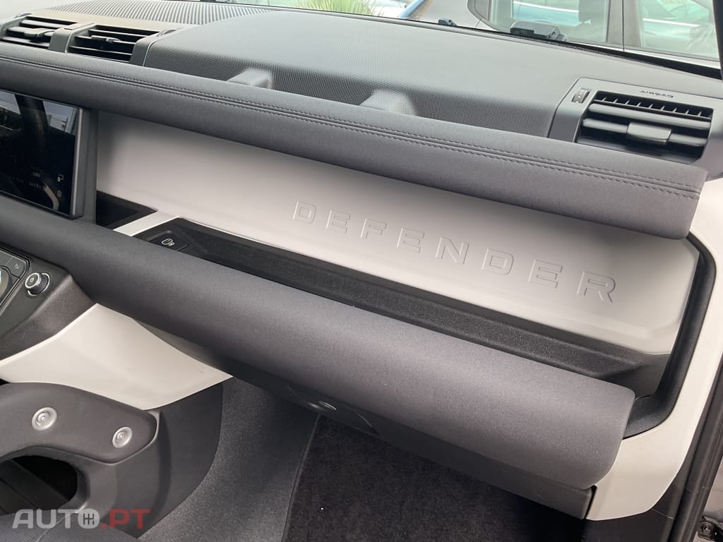 Land Rover Defender 3.0 D250 110 AWD X-Dynamic SE