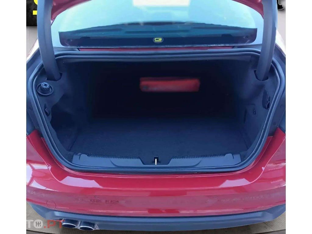 Jaguar XE 200d R Dynamic RED 