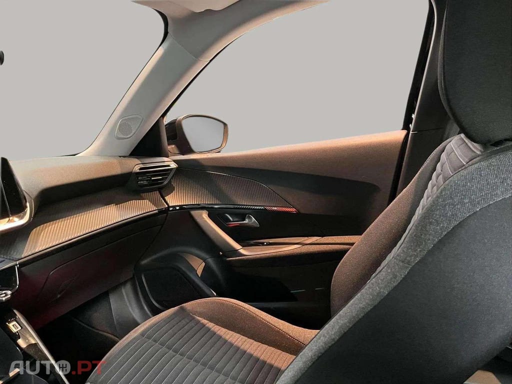 Peugeot E-2008 Active 