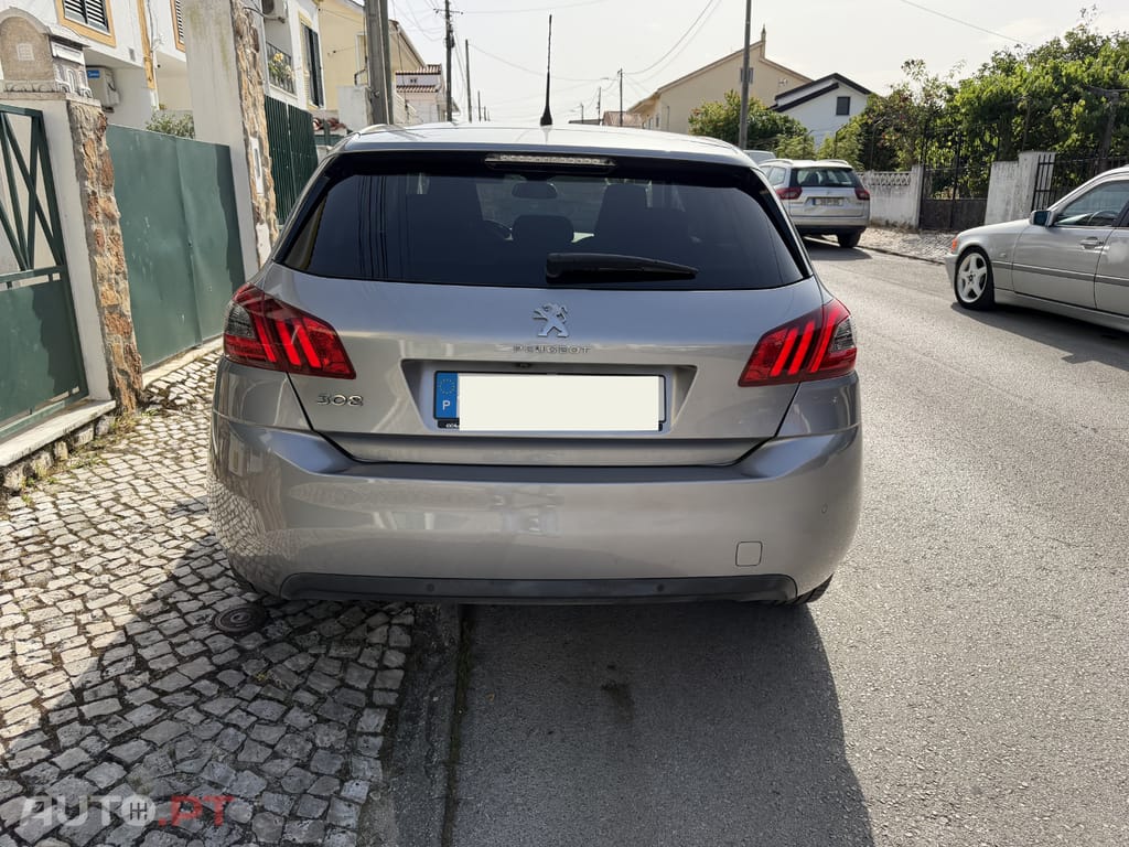Peugeot 308 PureTech 130 GPF EAT8 Stop & Start Allure Pack