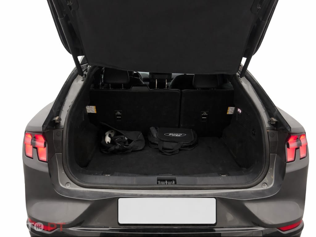 Ford Mustang Mach-E AWD PREMIUM