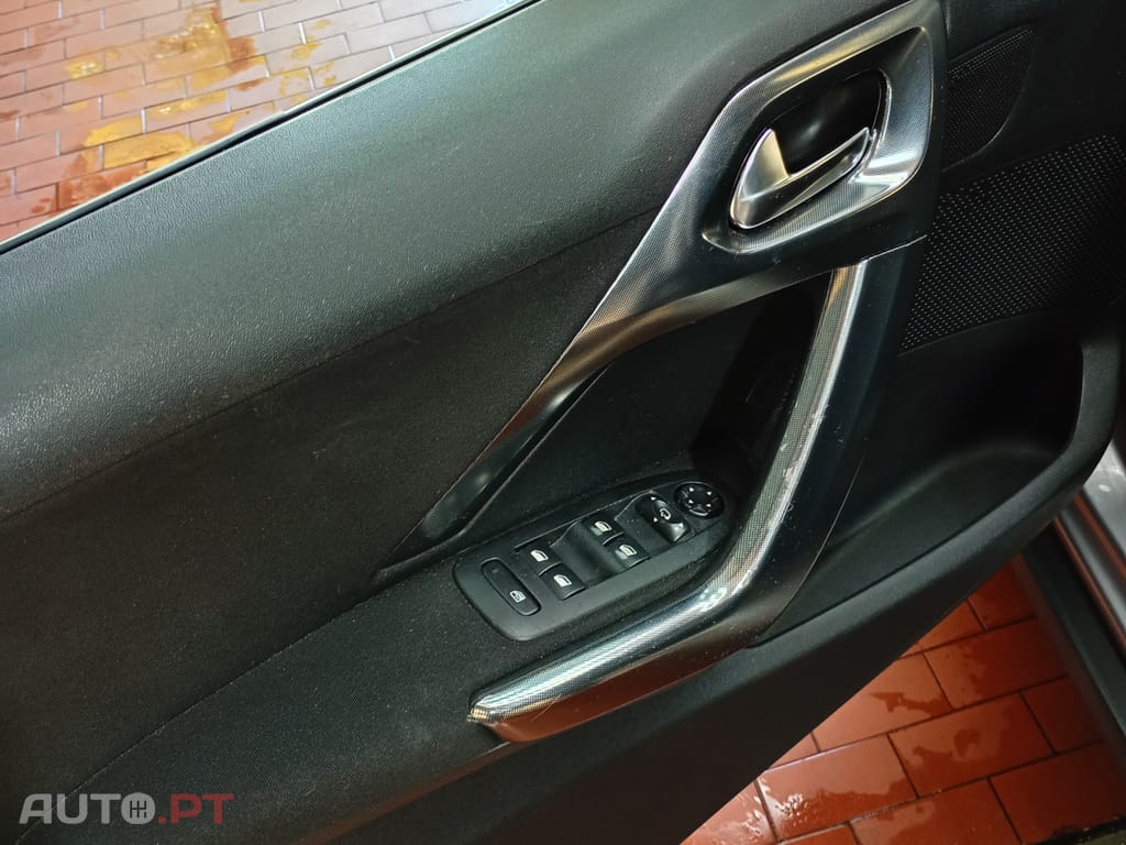 Peugeot 2008 1.2 VTI