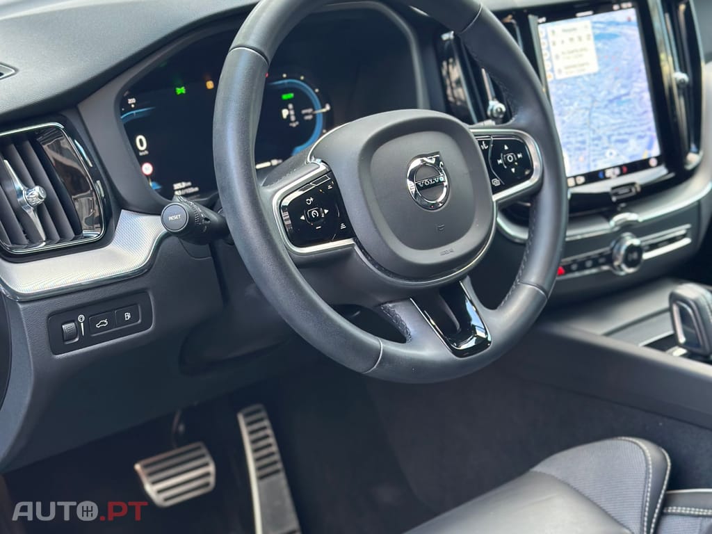 Volvo XC60 2.0 T6 PHEV R-Design AWD