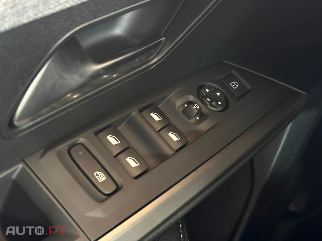 Peugeot 3008 1.2 Hybrid Allure e-DCS6