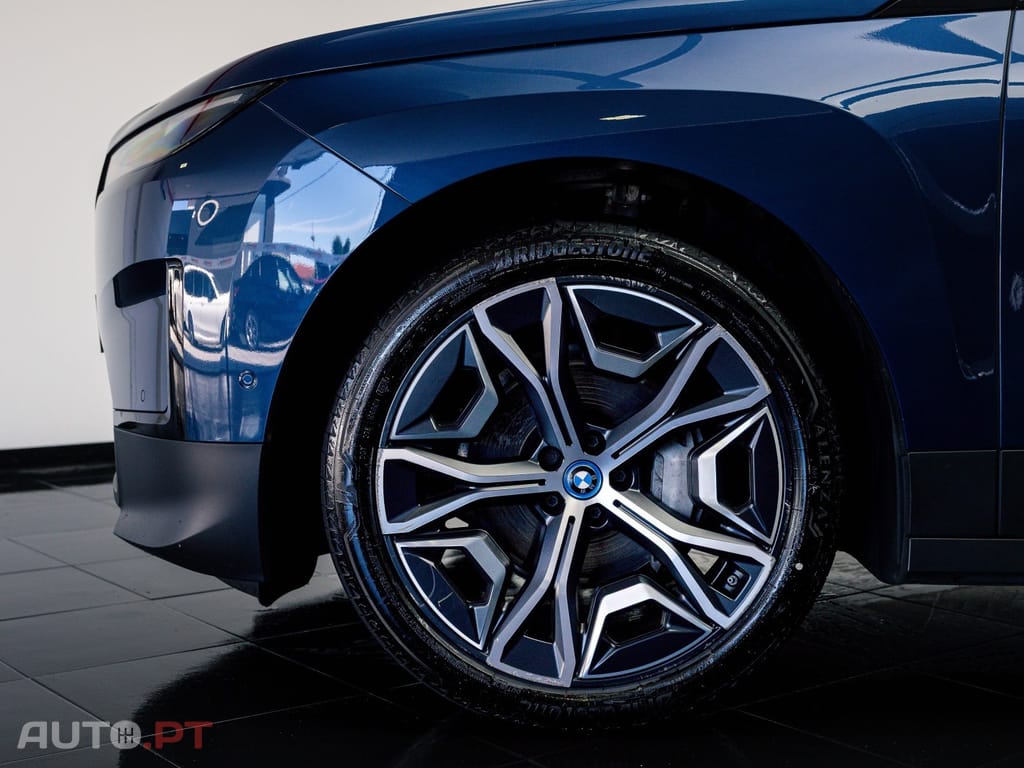 BMW iX xDrive 40