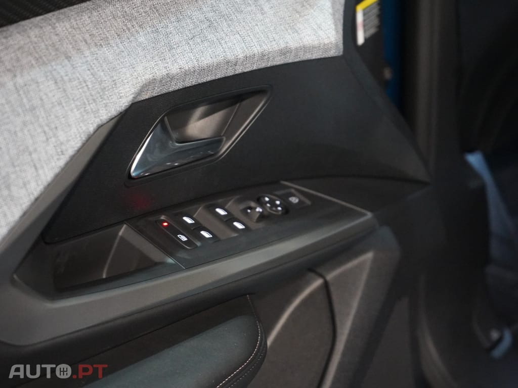 Peugeot 3008 1.2 Hybrid Allure e-DCS6