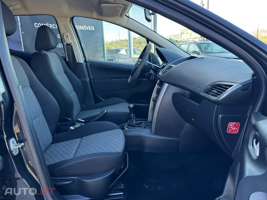 Peugeot 207 1.4 HDi SE Sportium- Garantia Incluída