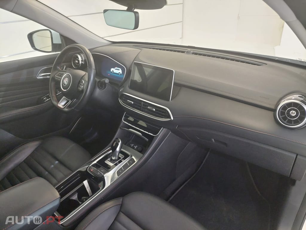 MG EHS PHEV Luxury