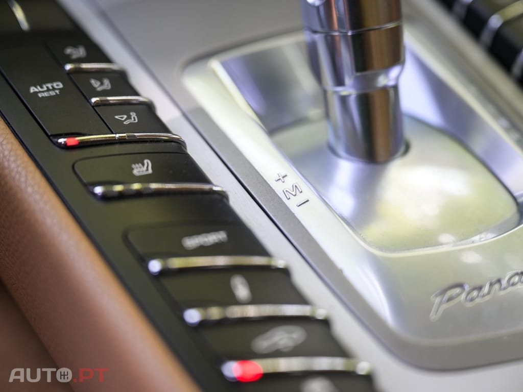 Porsche Panamera S Hybrid J19