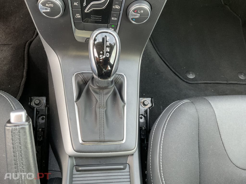 Volvo V40 2.0 D2 Momentum Geartronic