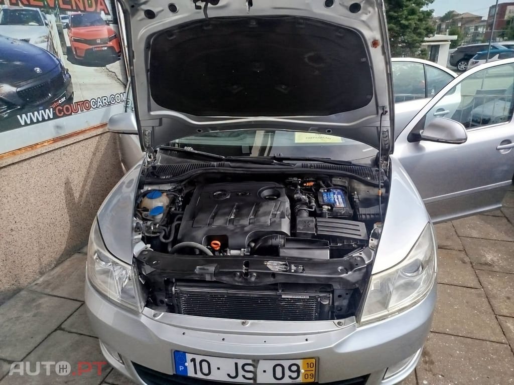 Skoda Octavia 1.6 TDI Ambiente — fotografia 12