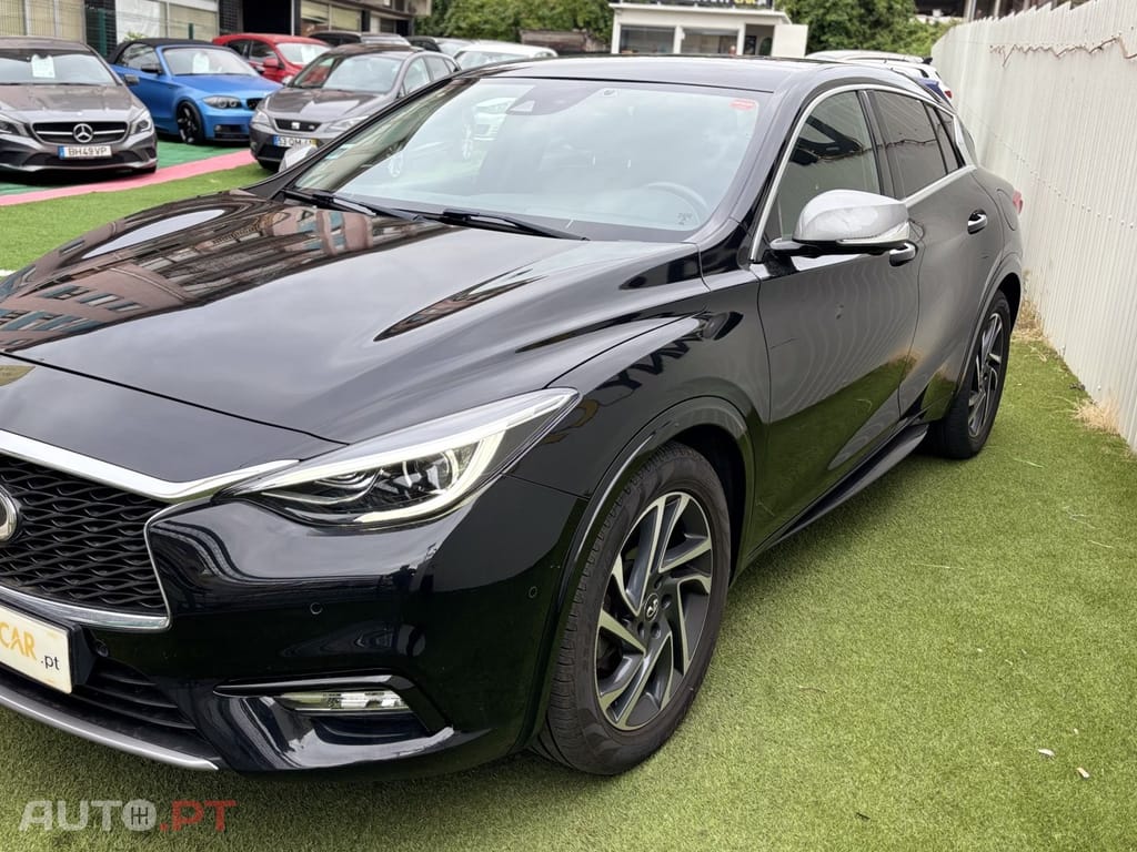 Infiniti Q30 1.5d DCT Premium City Black
