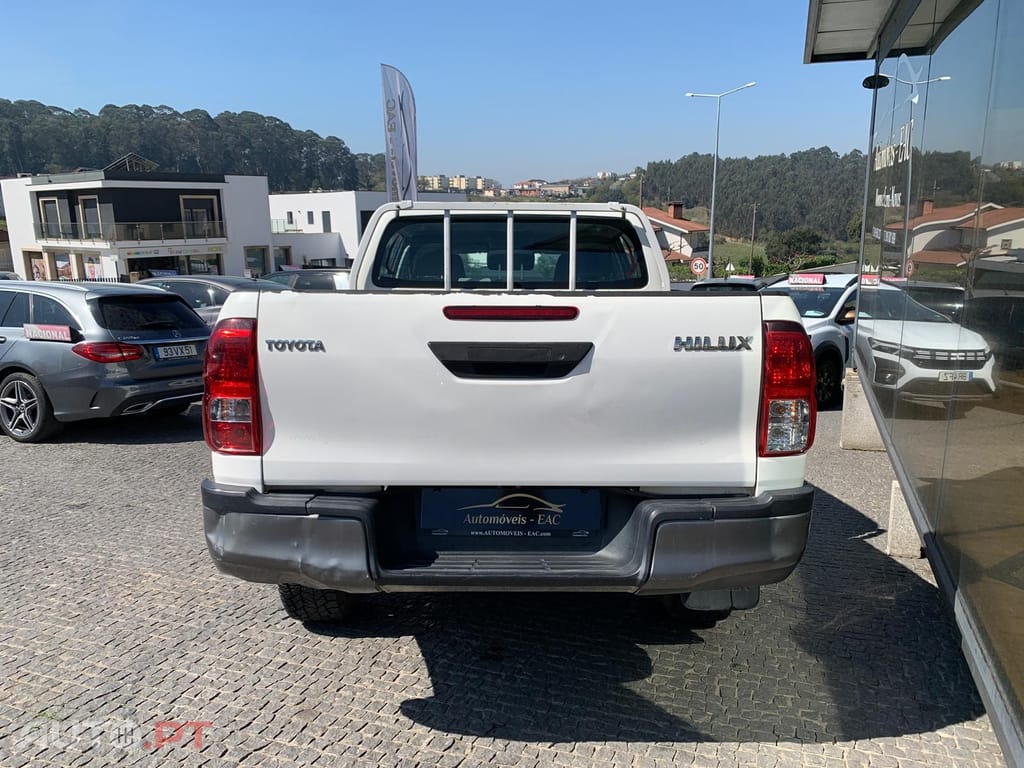 Toyota Hilux 2.4 D-4D 2WD CD