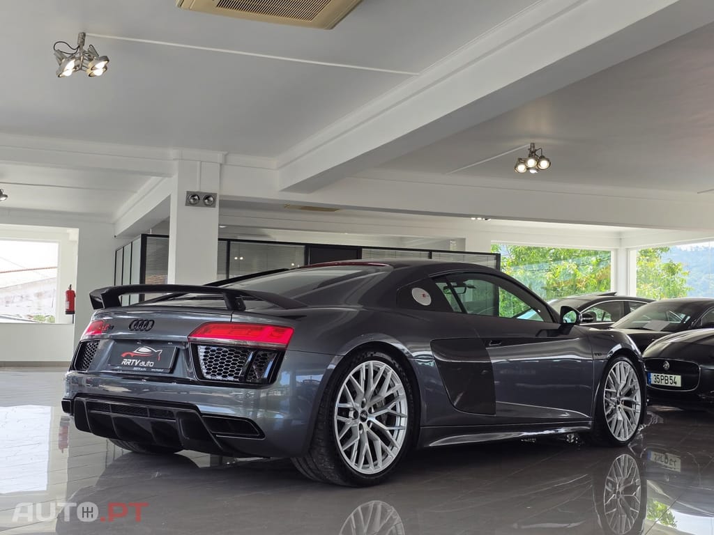 Audi R8 V10 plus 5.2 FSI quattro S tronic