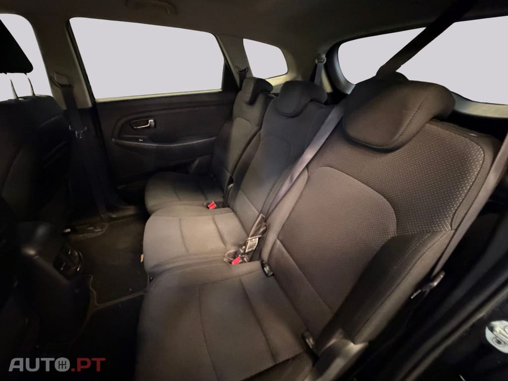 Kia Carens 1,7d 7L