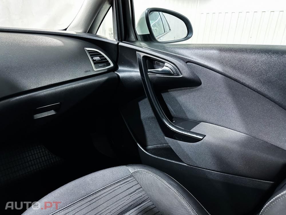 Opel Astra 1.6 CDTI Cosmo S/S J18