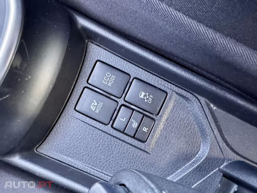 Toyota Yaris 1.5 HSD Sport+Navi — fotografia 14