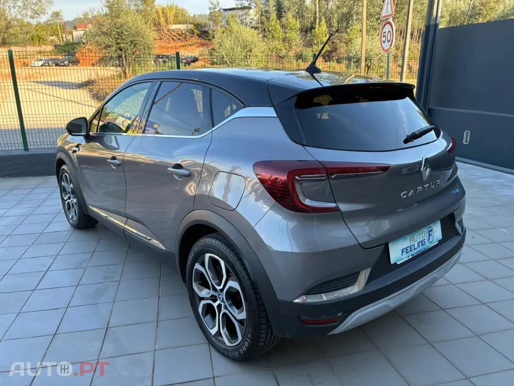 Renault Captur 1.6 HYBRID E-TECH INTENS