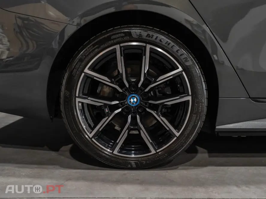 BMW i4 eDrive40 Pack Desportivo M Pro