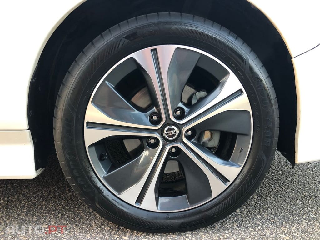 Nissan Leaf Tekna Two Tone