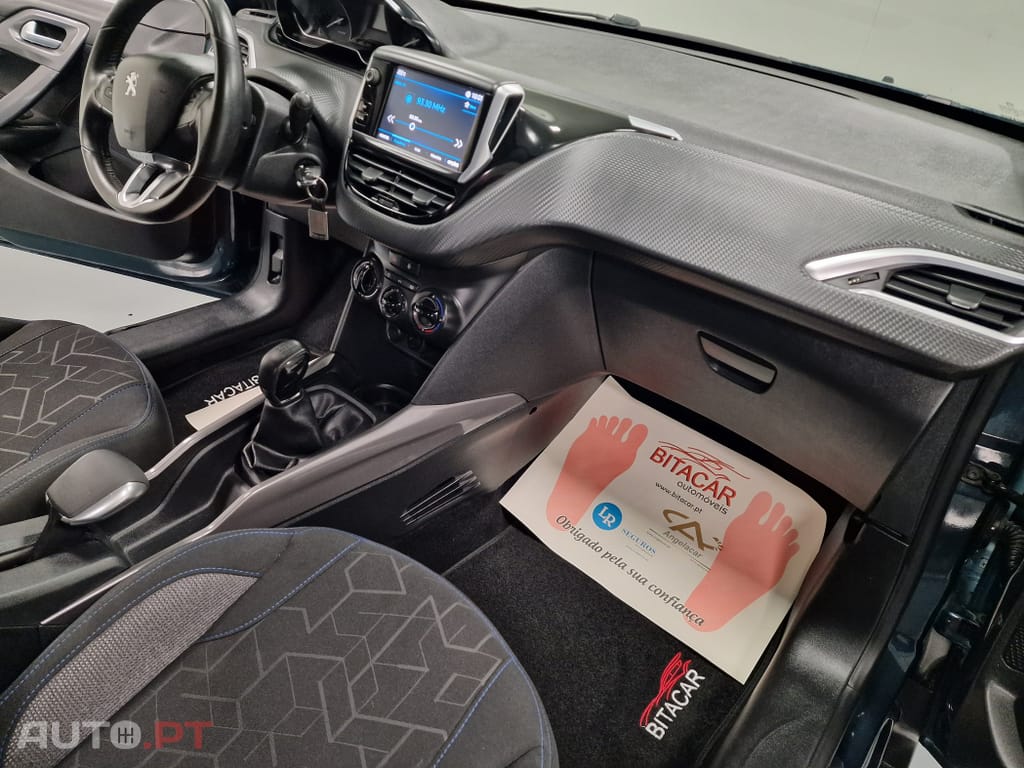 Peugeot 2008 1.2 PURETECH STYLE
