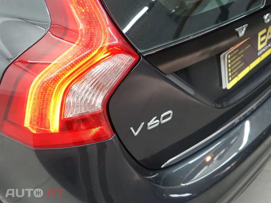 Volvo V60 2.4 D6 Momentum AWD Phev