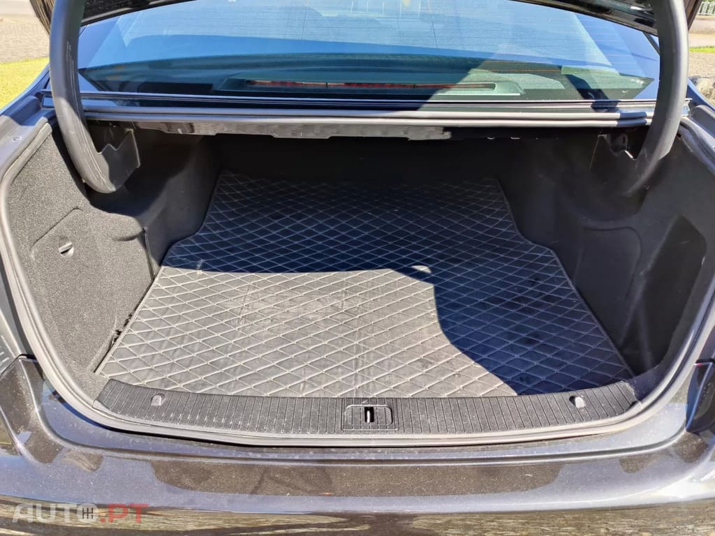 Mercedes-Benz E 300 BlueTEC Hybrid Avantgarde 107g