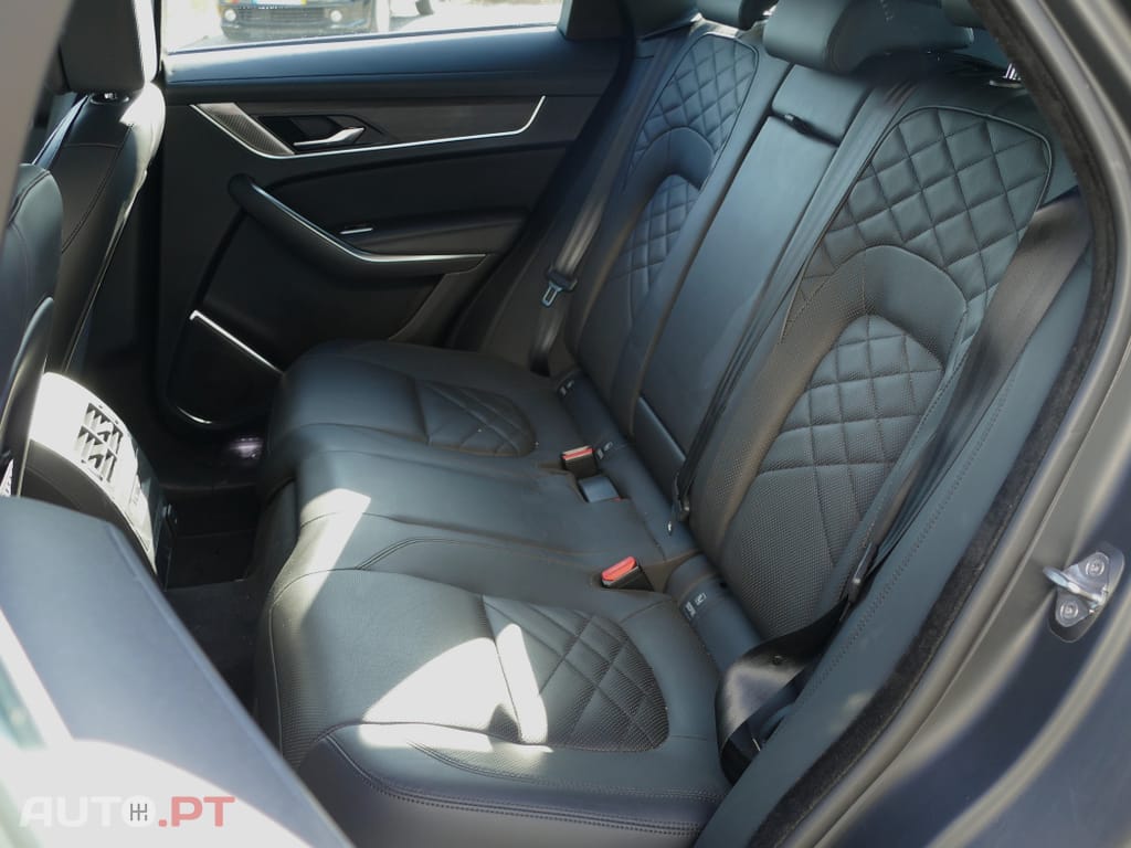 Jaguar F-Pace 2.0 P400e AWD