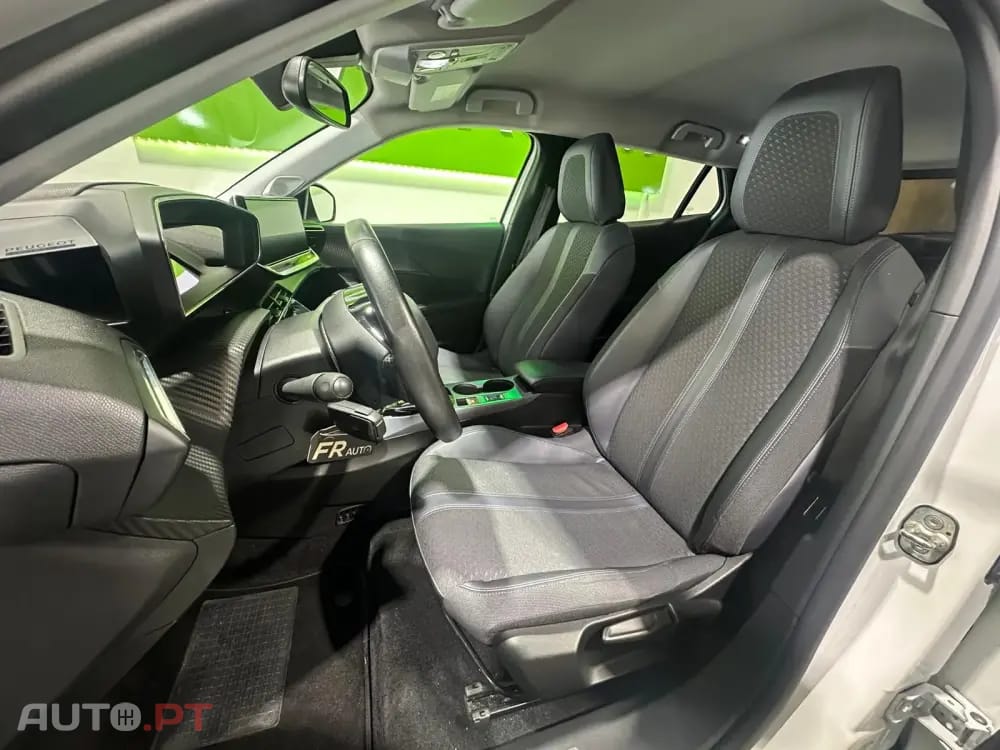 Peugeot E-2008 50 kWh Active Pack