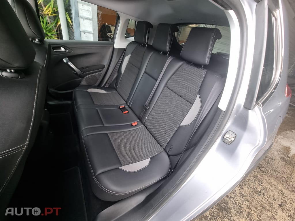 Peugeot 2008 1.2 PureTech Allure