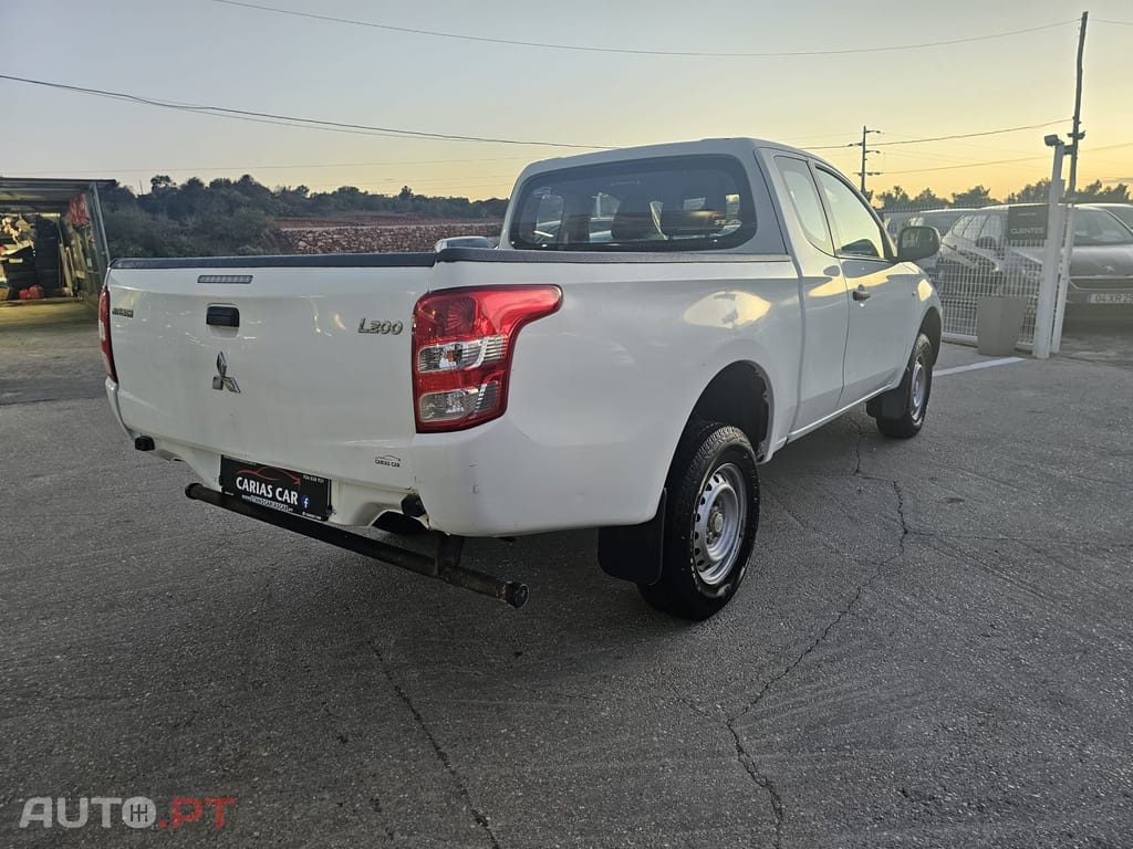 Mitsubishi L200 2.4 DI-D CD Invite 4WD