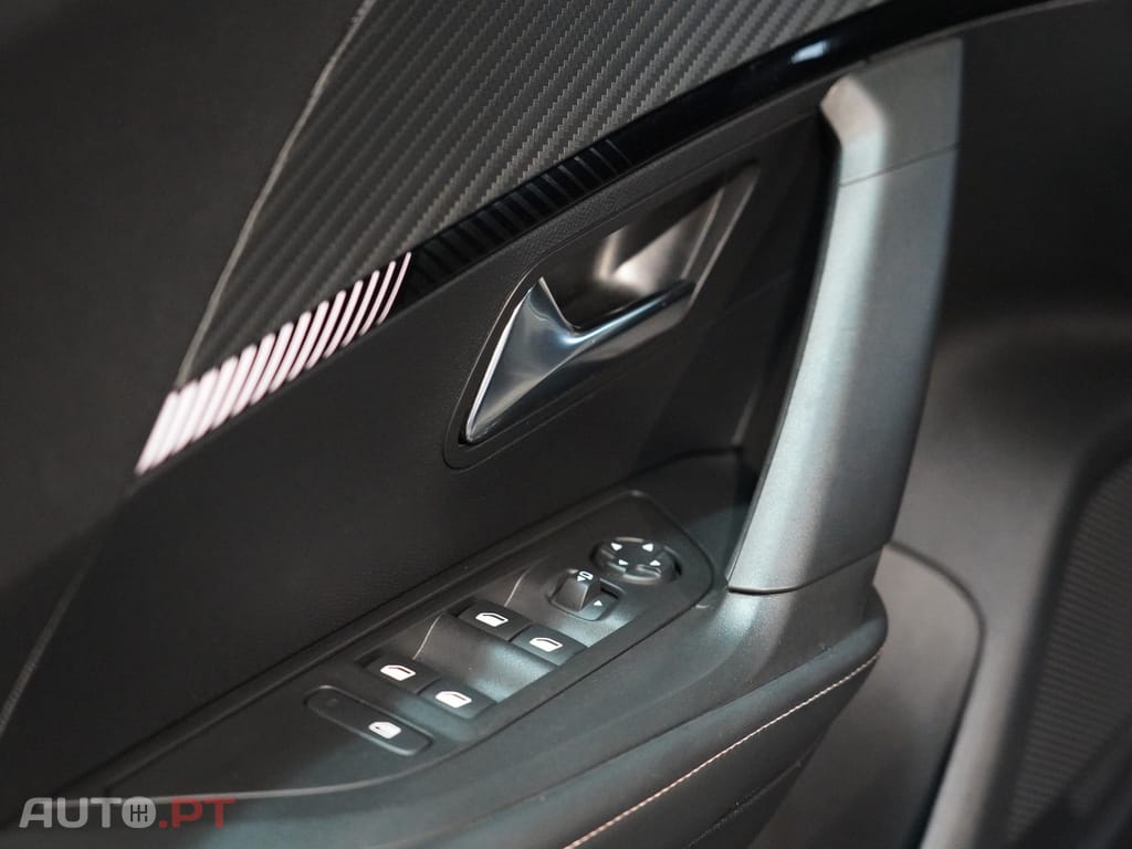 Peugeot 2008 1.2 Hybrid Allure e-DCS6