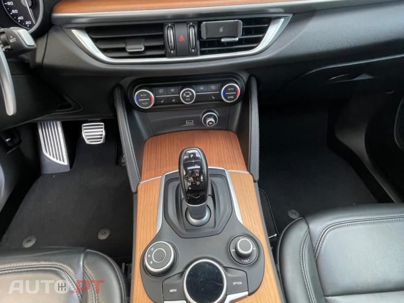 Alfa Romeo Stelvio 2.0 Turbo 16V AT8-Q4 First Edition