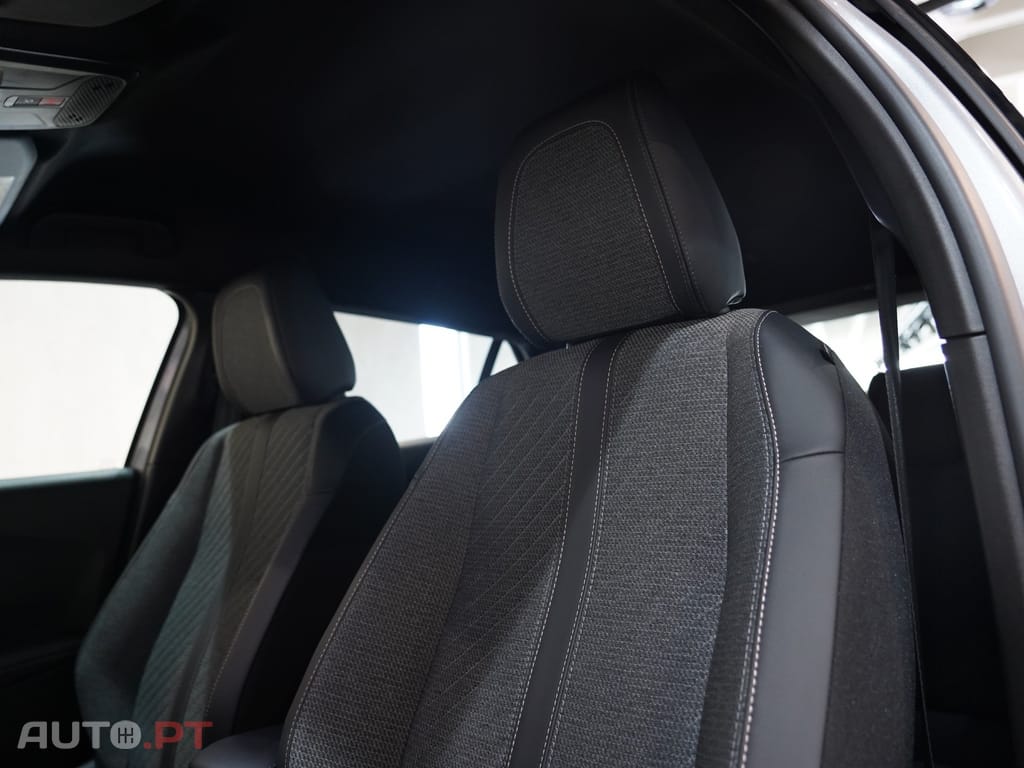 Peugeot 2008 1.2 PureTech Allure EAT8