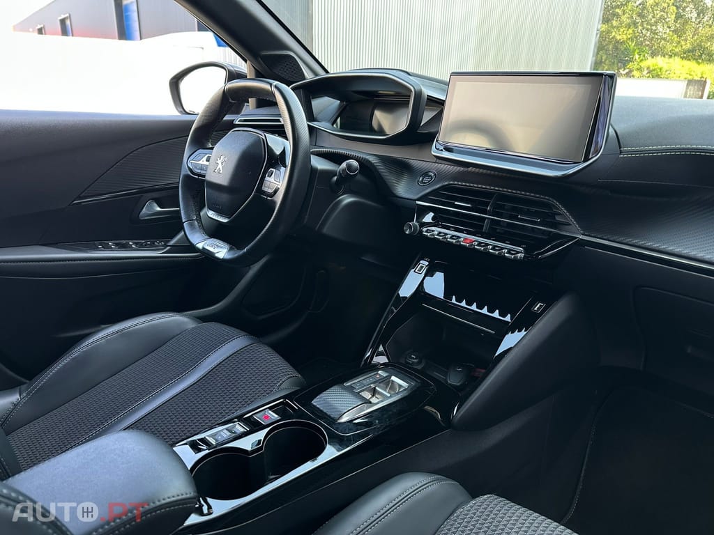 Peugeot E-208 50 kWh GT
