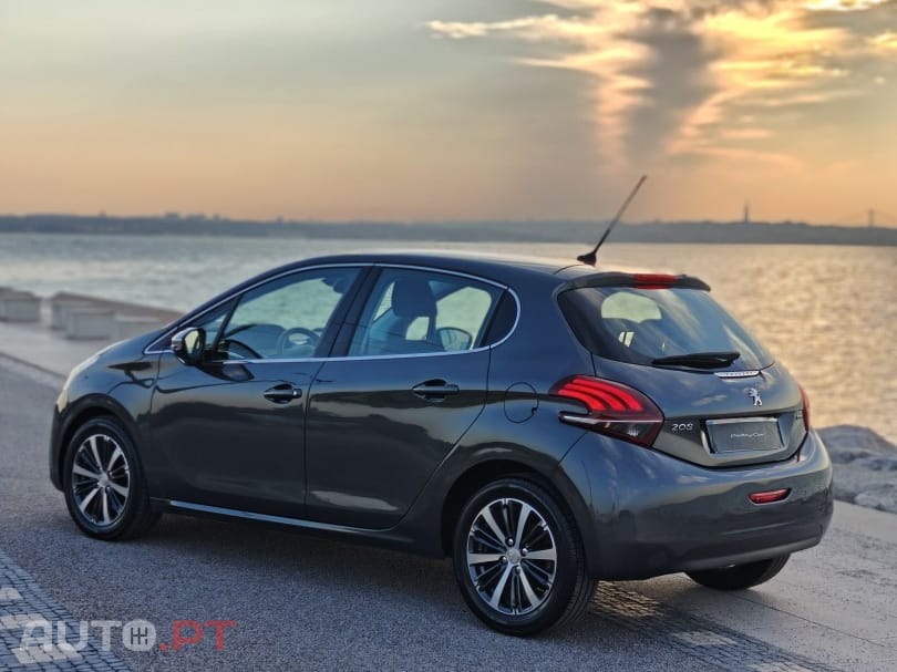 Peugeot 208 1.2 PureTech Allure EAT6