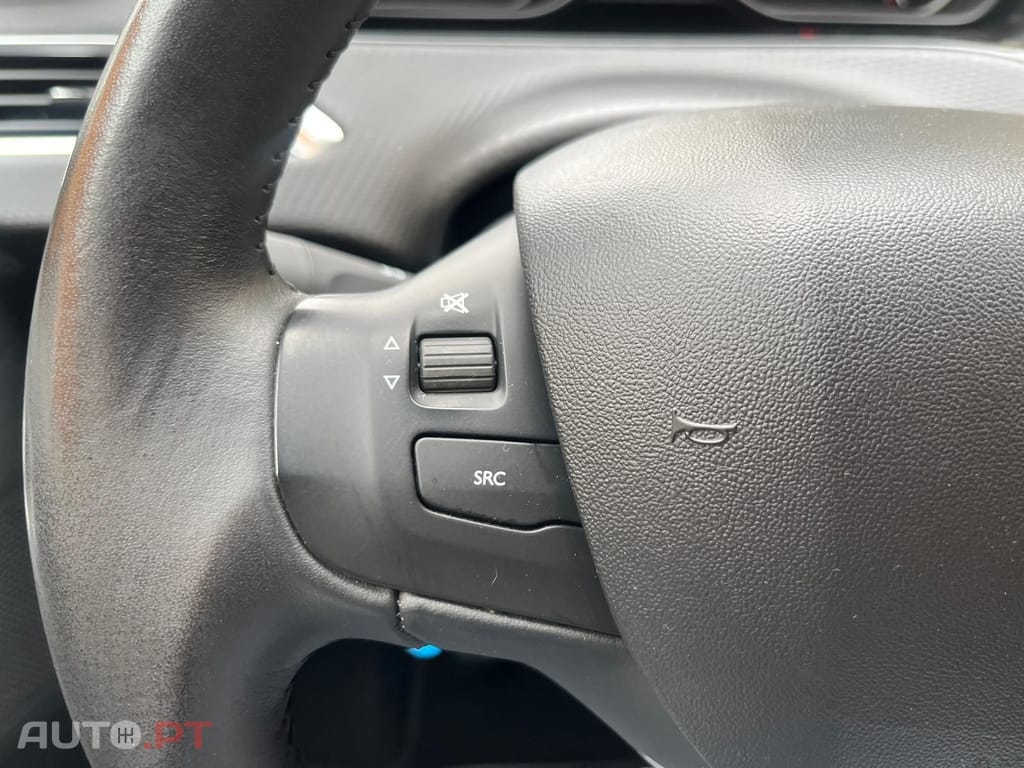 Peugeot 2008 1.2 e-VTi Style