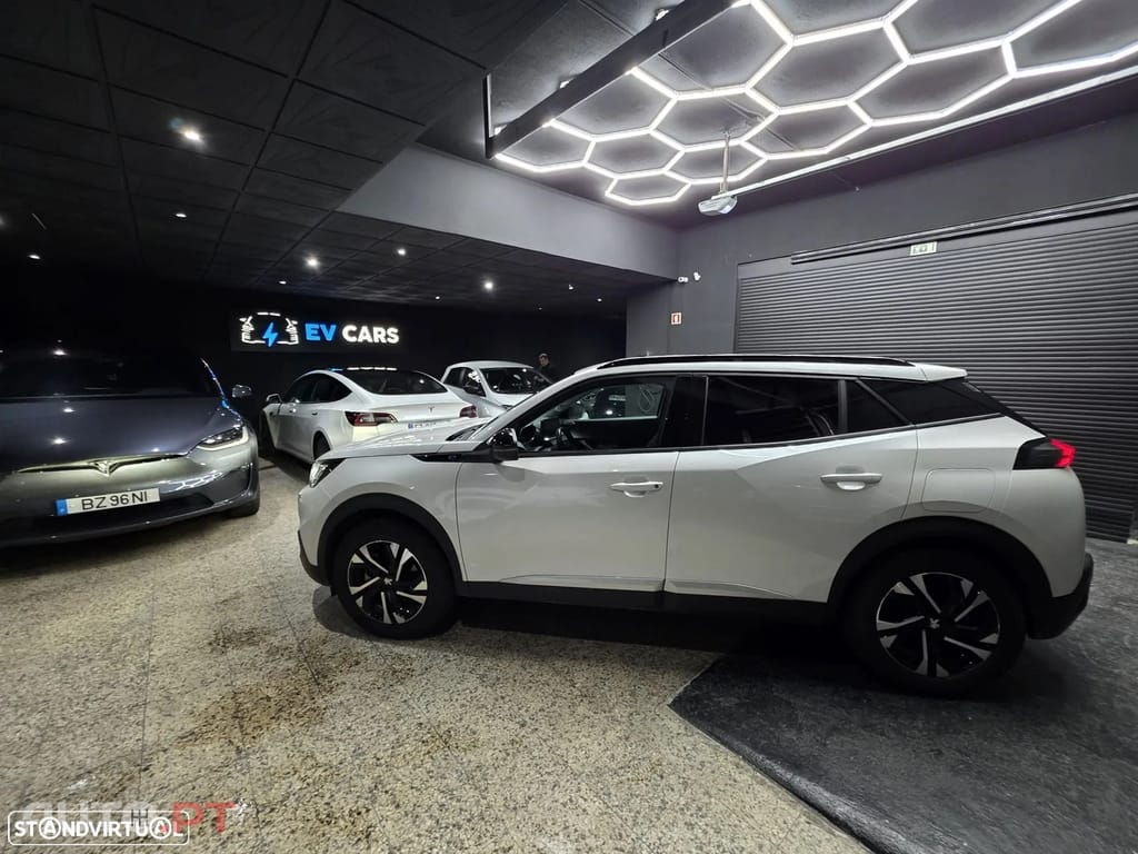 Peugeot E-2008 50 kWh Allure Pack