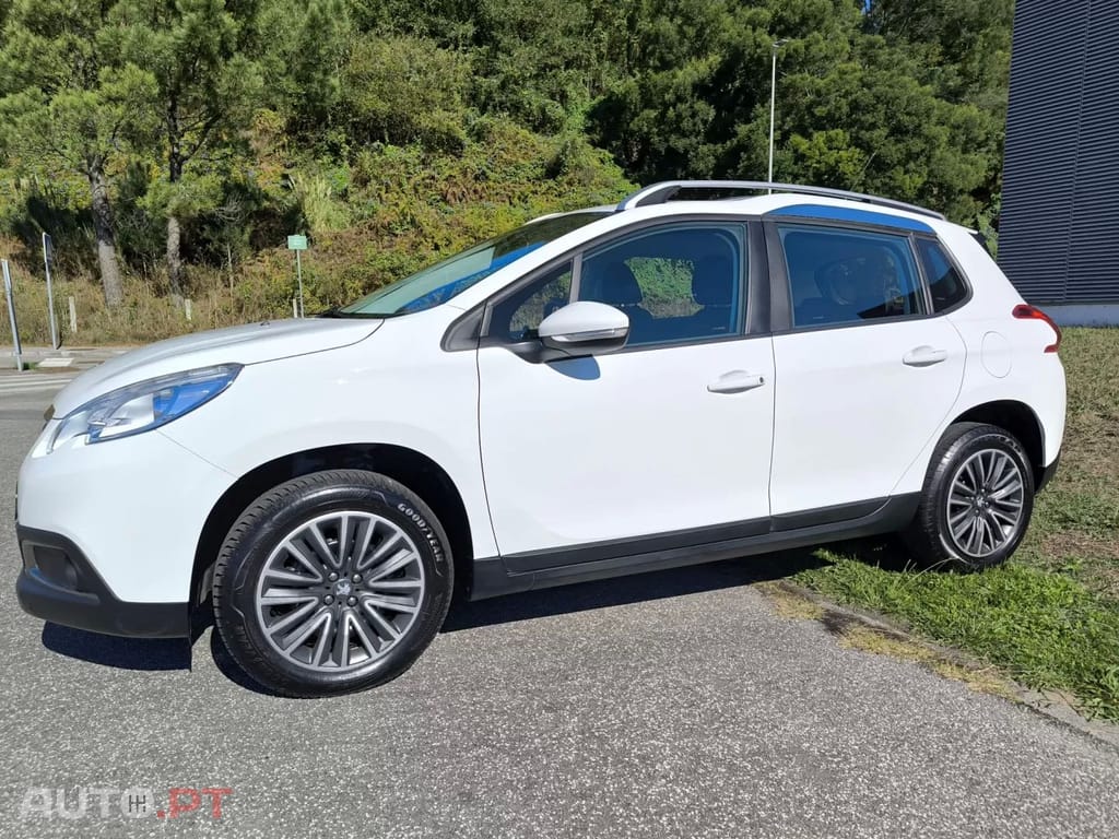 Peugeot 2008 1.2 VTi Active